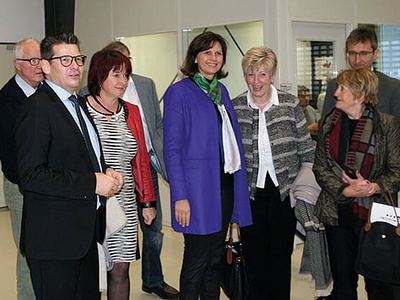 A Ministra de Estado da Baviera, Ilse Aigner, visita a ept GmbH